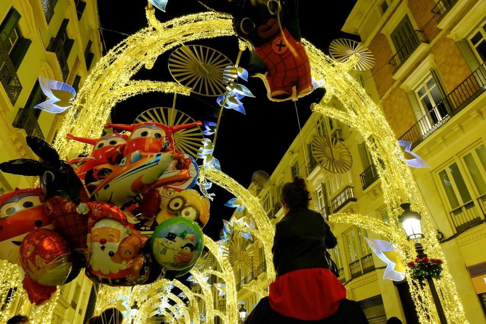 Málaga se echa a la calle para vivir su Navidad Covid-19