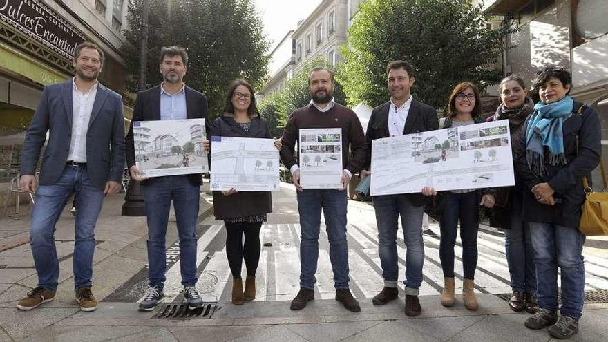 Miembros del estudio Promove mostraron ayer sus propuestas junto a Cuíña y Casares en el Kilómetro Cero. // Bernabé/Javier Lalín