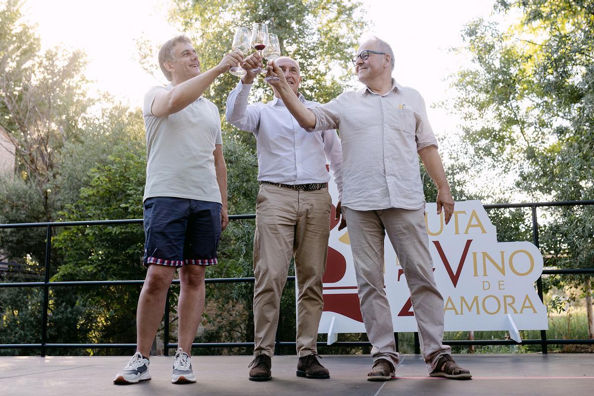 Promoción de los vinos de Zamora en las Ferias y Fiestas de San Pedro Promoción de los vinos de Zamora en las Ferias y Fiestas de San Pedro