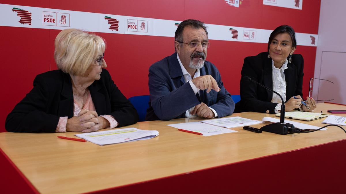 García Rioja, Martín Benito y Ana Sánchez, en la sede del PSOE de Zamora