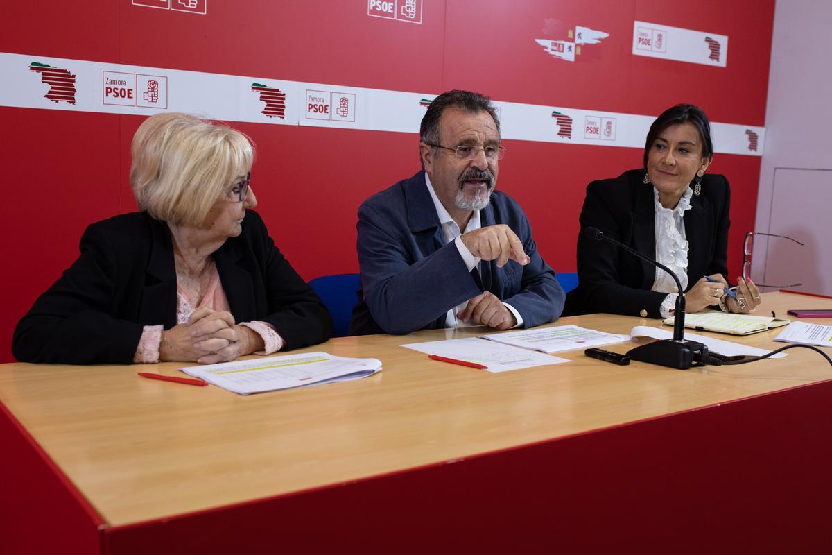 García Rioja, Martín Benito y Ana Sánchez, en la sede del PSOE de Zamora