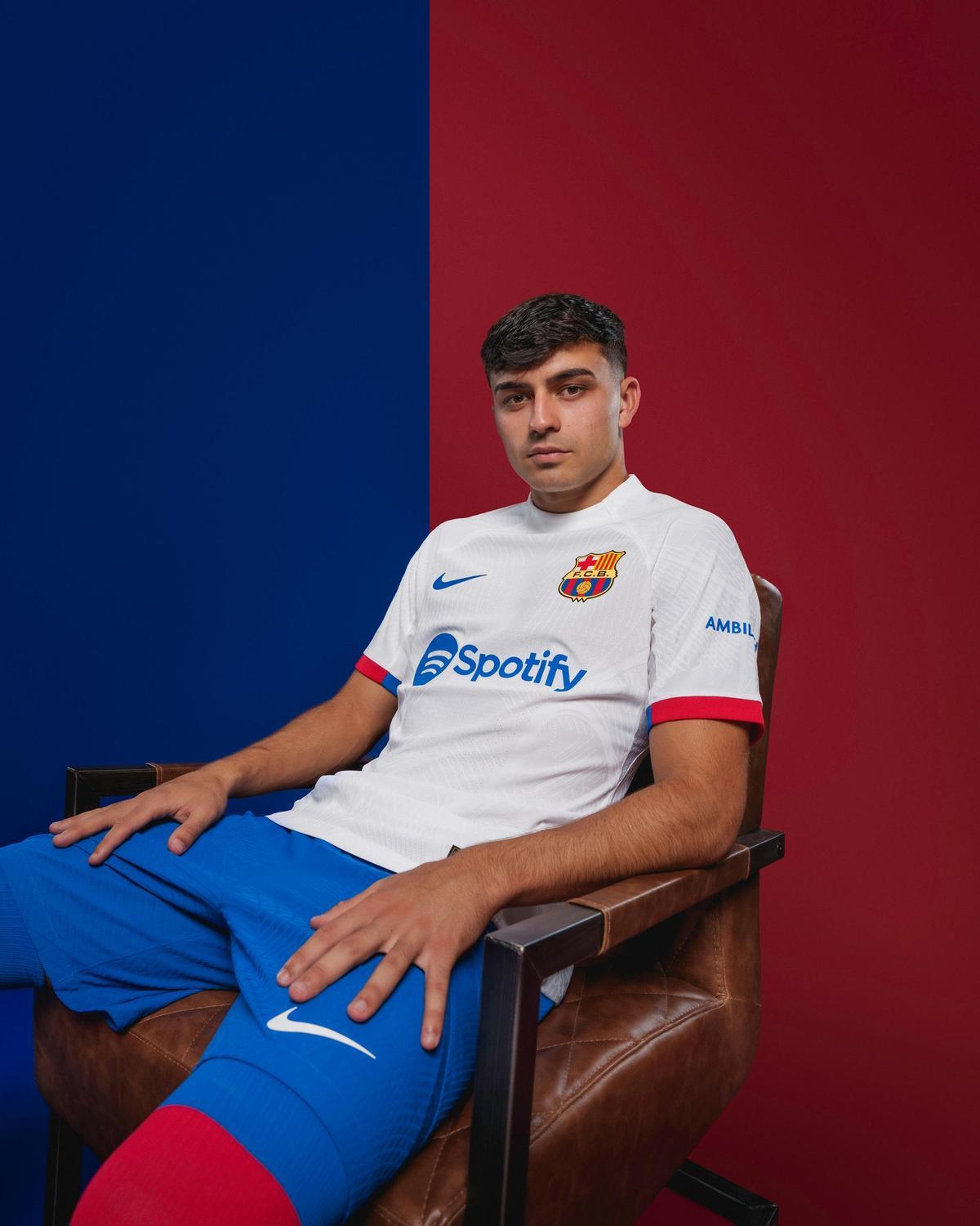 ¡Así luce la rompedora nueva camiseta blanca del Barça!
