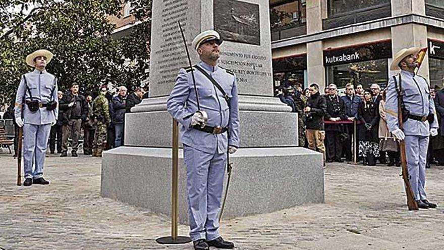 Soldados mallorquines, ayer en la inauguraciÃ³n del monumento.