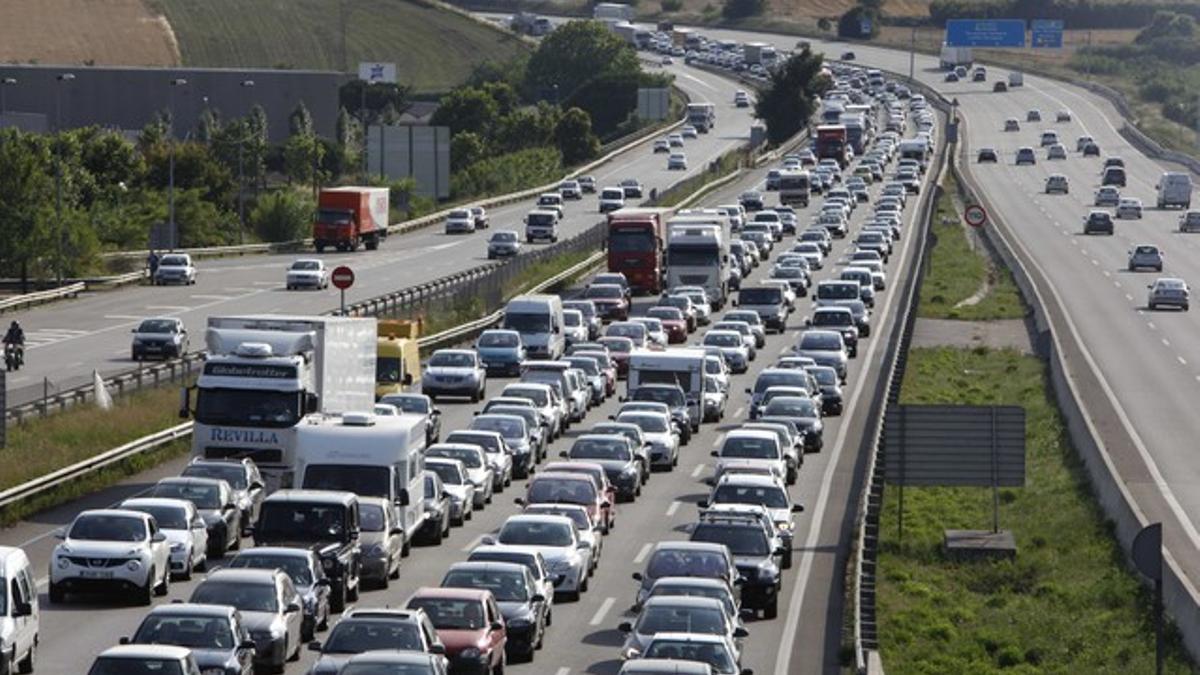 Colas de tráfico en la operación salida del año pasado.