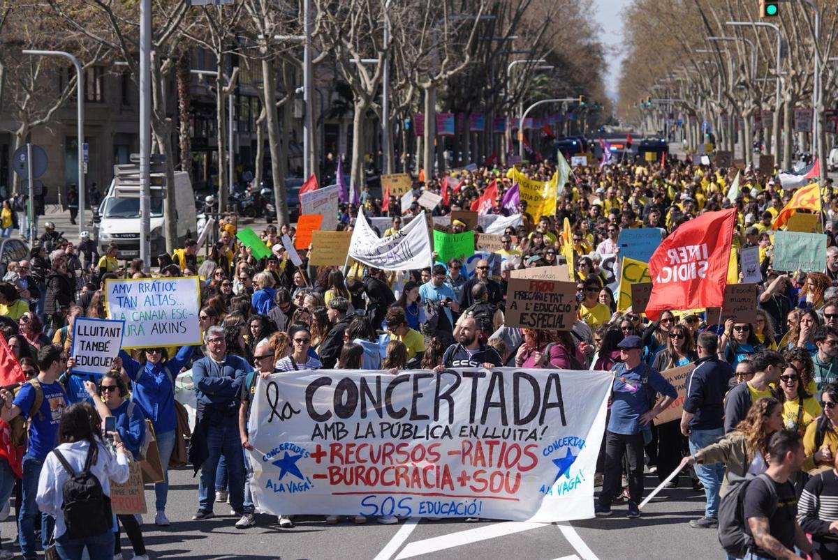 La manifestación de profesores toma el centro de Barcelona