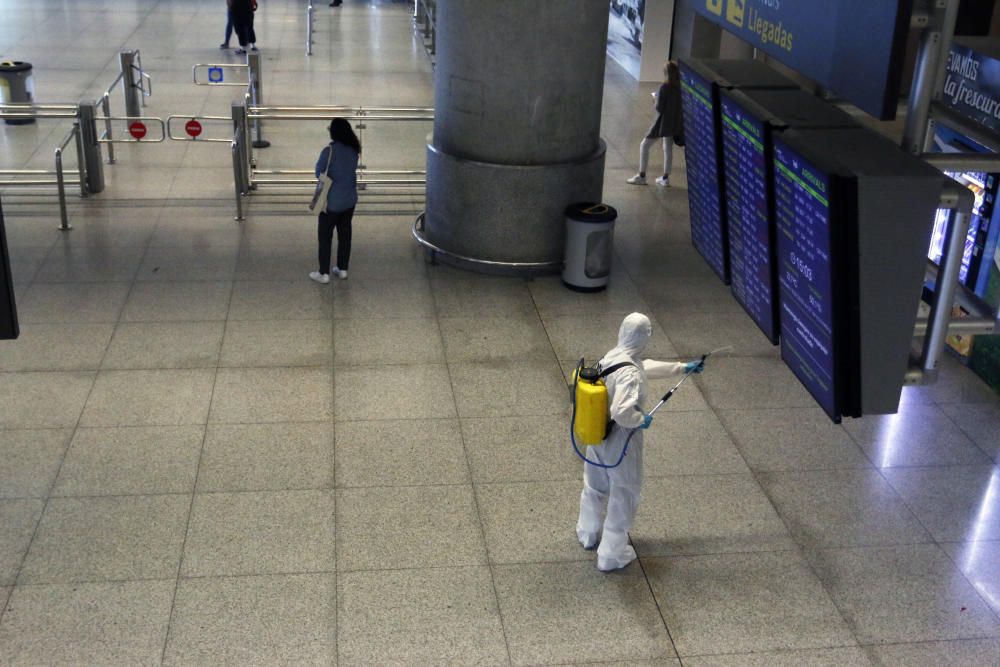 Efectivos de la UME, en el Aeropuerto.