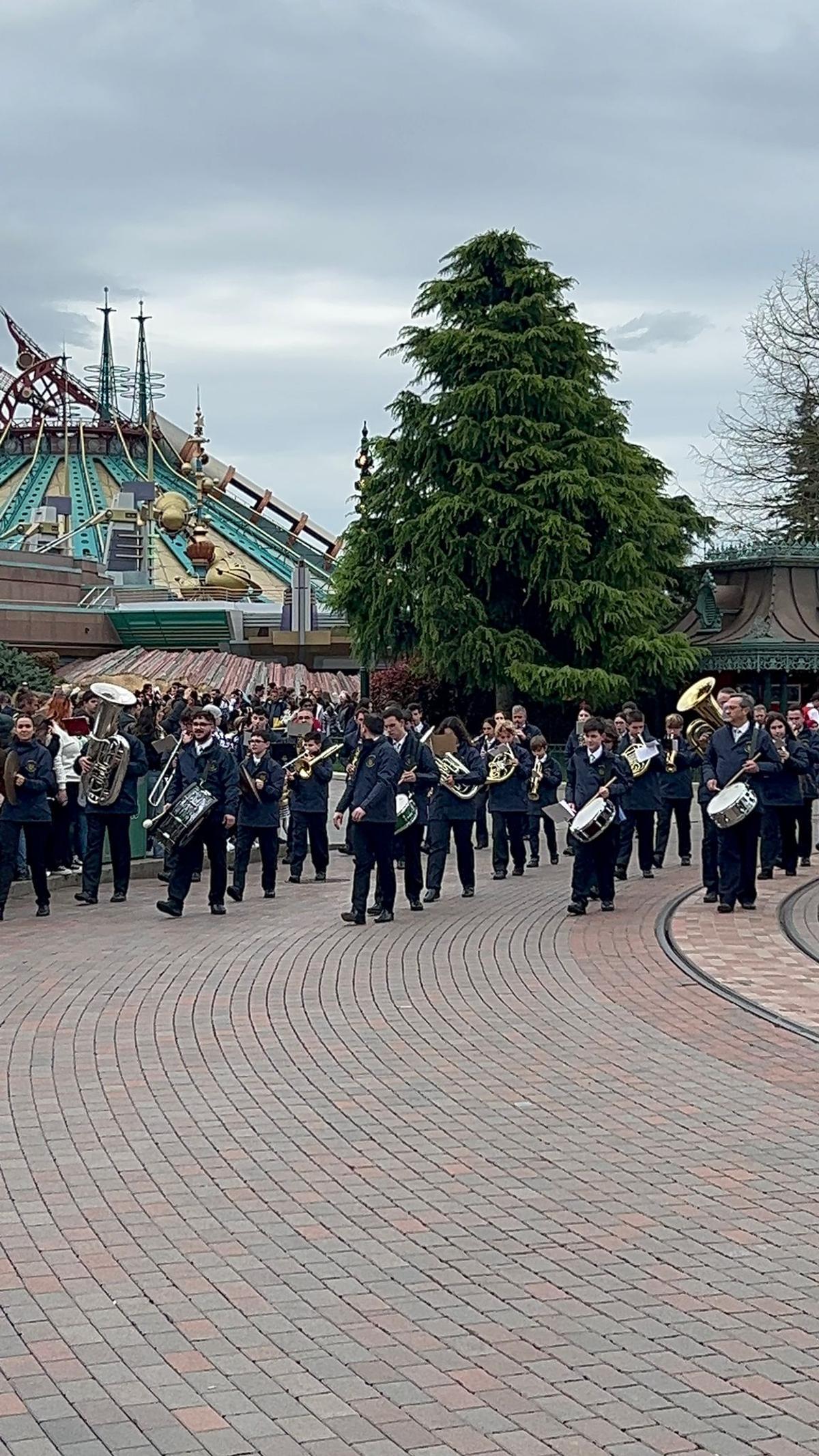 Uno de los momentos del desfile por Disneyland París.