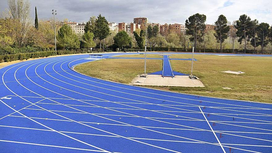 La nova pista d&#039;atletisme ja la poden utilitzar els atletes de l&#039;Avinent Manresa que preparen competicions d&#039;àmbit estatal