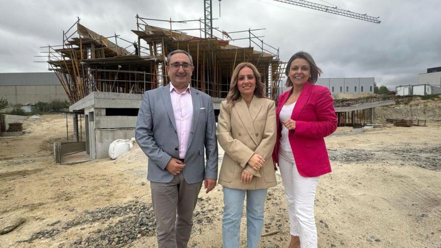 Diputados y alcaldesa ante las obras en la Tecnópole. | FdV