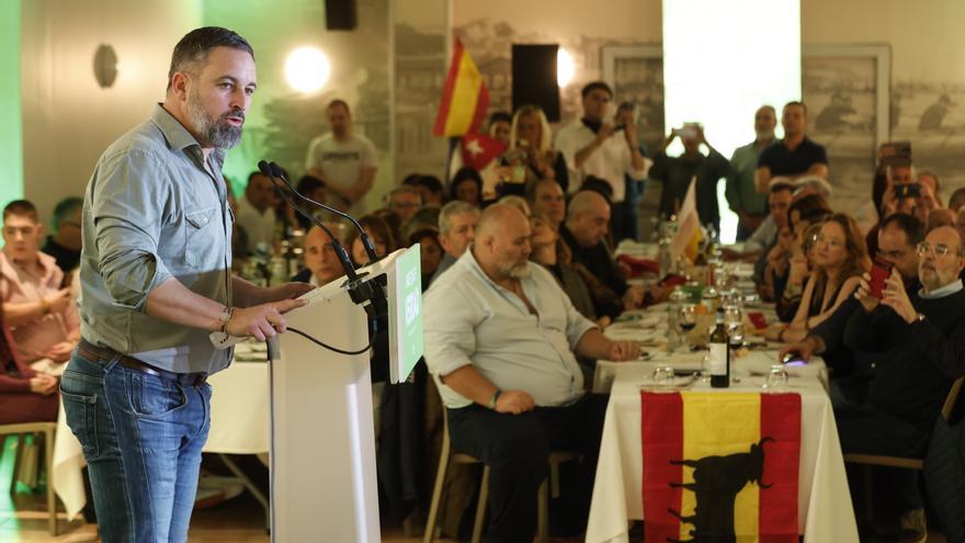 Abascal, durante un mitin en Irún.