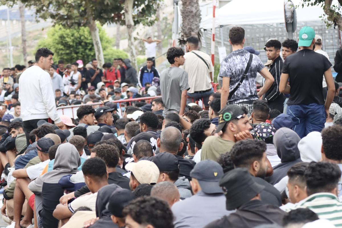 La Policia informa l’Audiència Nacional que agents marroquins van guiar els immigrants que van passar a Ceuta