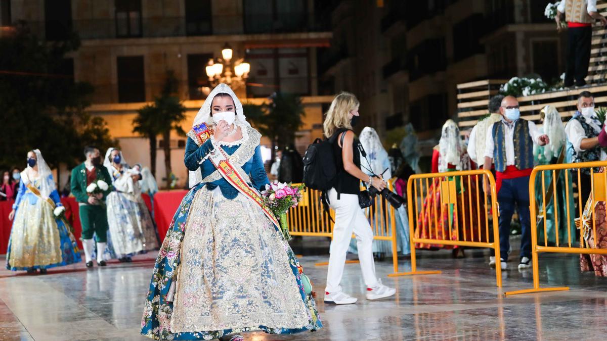 Búscate en el primer día de la ofrenda por la Calle Caballeros de las 21:00 a las 22:00