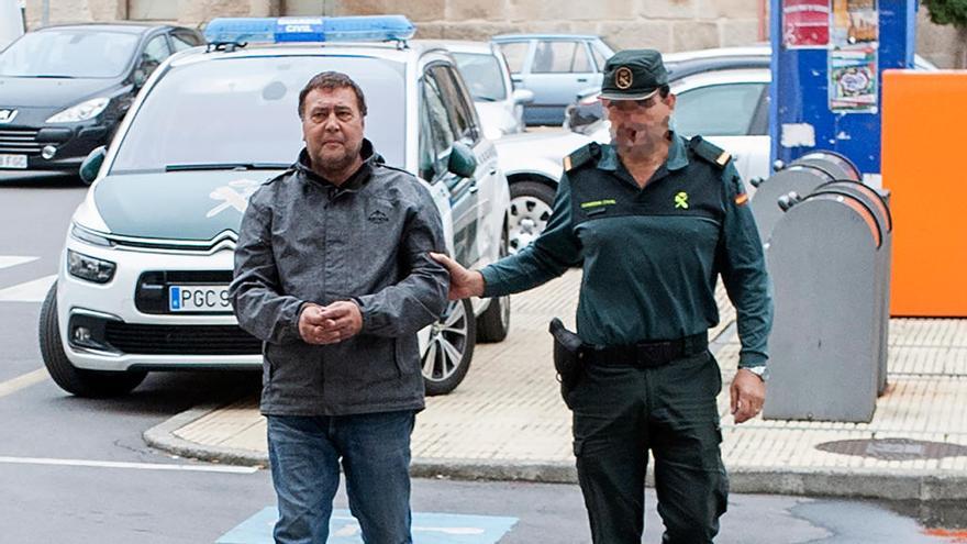 El detenido a su llegada al juzgado // Brais Lorenzo