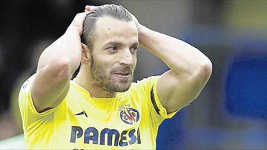 El club busca sin prisa y sin pausa un relevo para Roberto Soldado