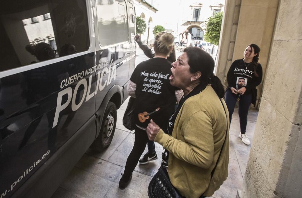 Intentan agredir al acusado de matar a un joven en Villafranqueza tras una discusión por un perro