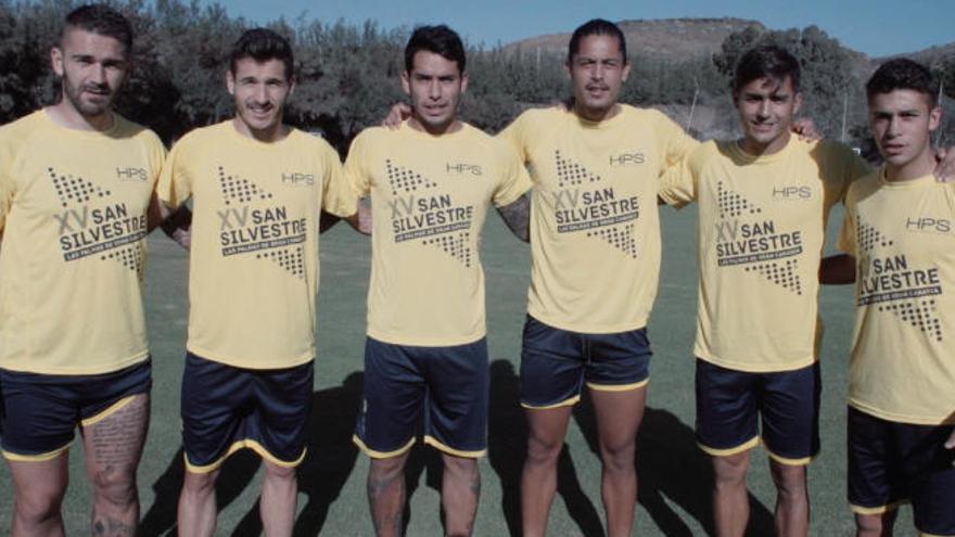 Marko Livaja, Hélder Lopes, Sergio Araujo, Mauricio Lemos, David Simón y Mateo García, con la camiseta de la prueba.