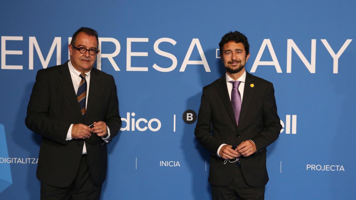 En la foto Albert Sáez (Director de El Periódico de Catalunya) con Damià Calvet ( President del Port de Barcelona)