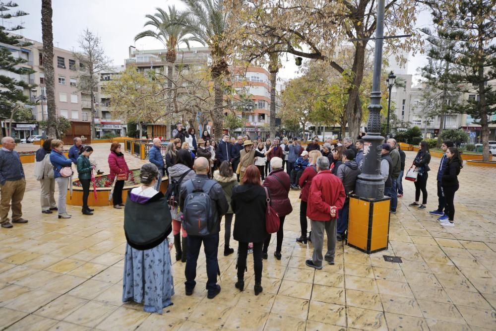 Ars Creatio rememoró este fin de semana con un recorrido teatralizado por Torrevieja el 190 aniversario del terremoto que asoló la comarca de la Vega Baja el 21 de marzo de 1829. Horas después de la r