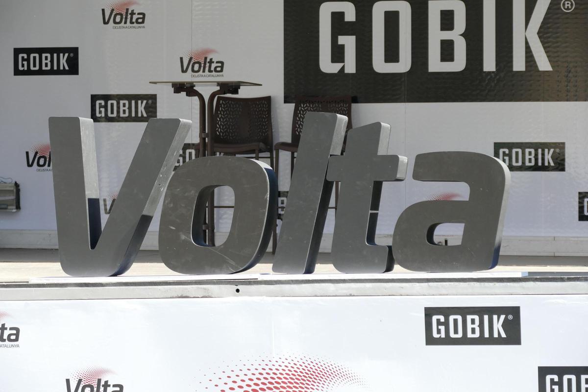 EN IMATGES | La 105a Volta Catalunya inicia la seva segona etapa des de la Torre Galatea de Figueres