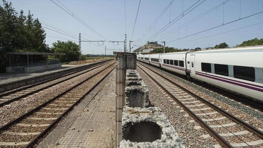 La Subdelegación del Gobierno se suma al apoyo al Cercanías