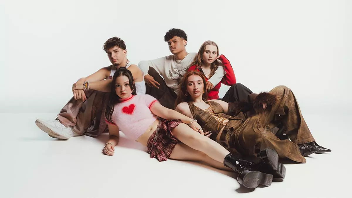 Llançar un videoclip amb artistes de TikTok, el repte que Santander s'ha proposat amb la Gen Z