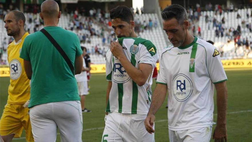 La plantilla del Córdoba niega posibles primas de terceros para ganar al Eibar