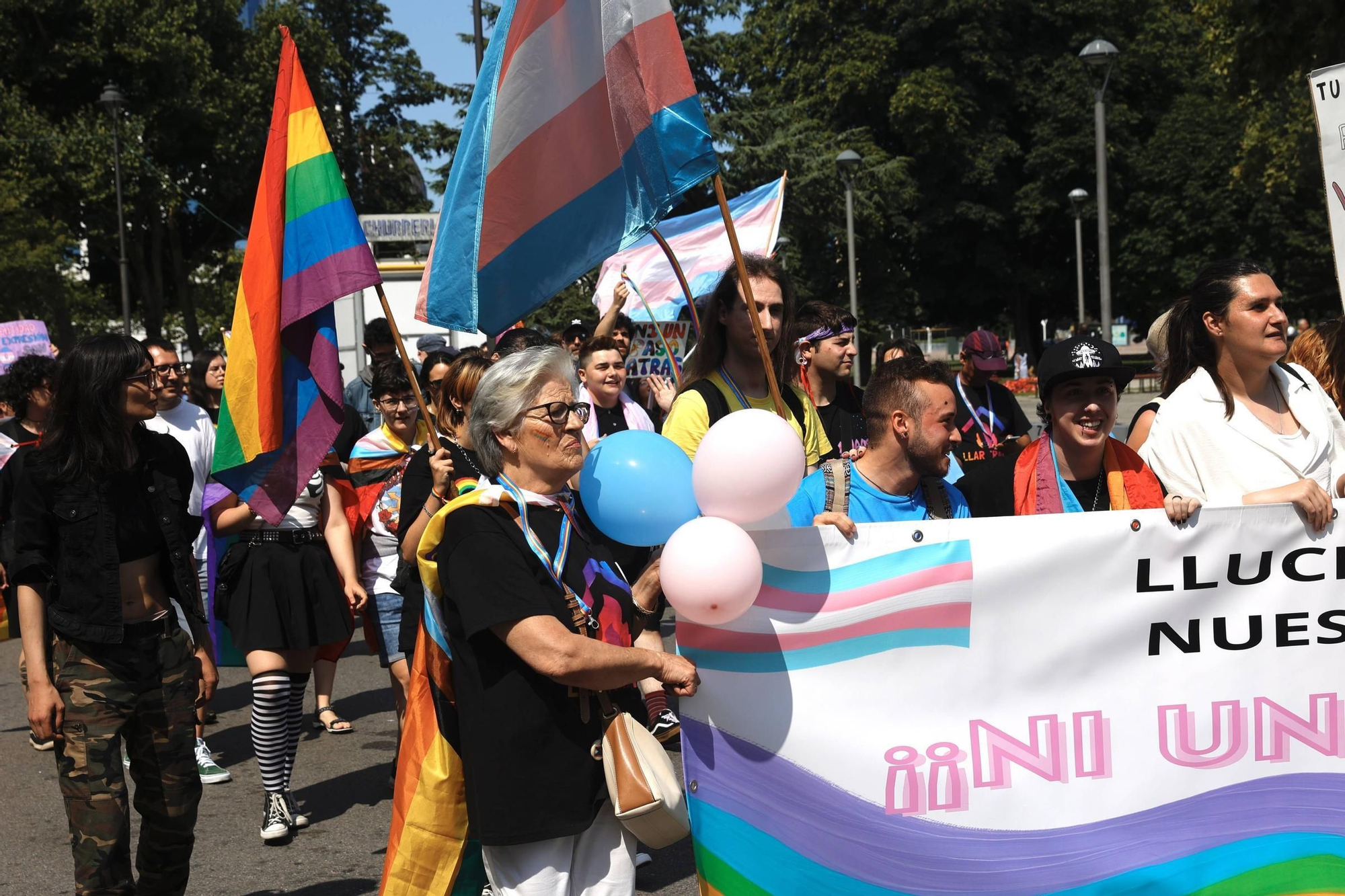 EN IMÁGENES: la Marcha del Orgullo LGTB por Avilés