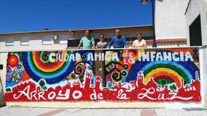 Realizan un mural con más de 6.000 tapones