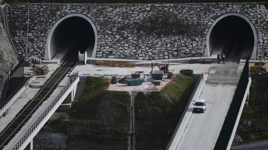 Ejecución de las obras del AVE gallego en el tramo Pedralba-Ourense.