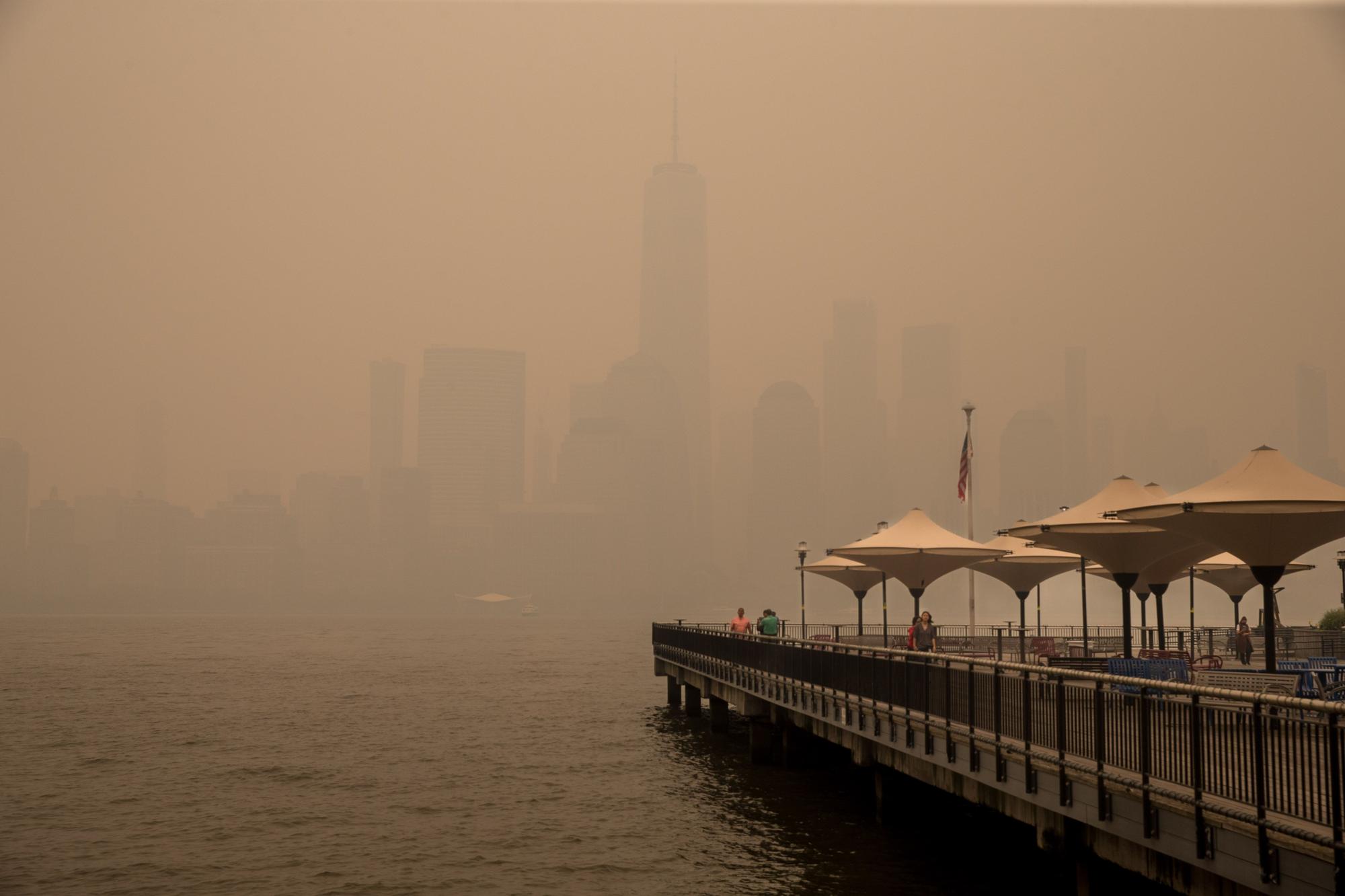 Nueva York cubierta por el humo