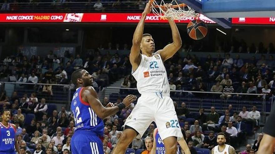 El Madrid apallissa l&#039;Efes i el Baskonia assalta Màlaga