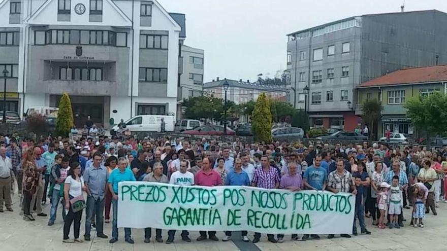 Protesta para exigir un precio justo por la leche que se celebró el pasado año en Teixeiro.