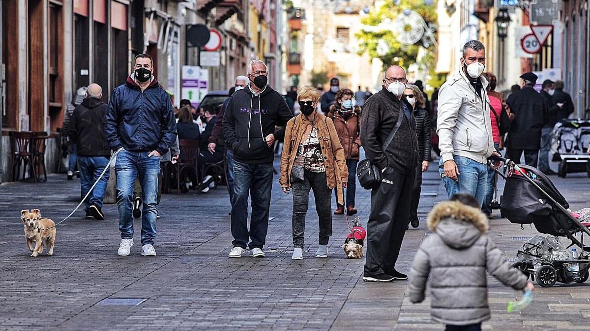 Imagen de la calle Carrera, de La Laguna, ayer.