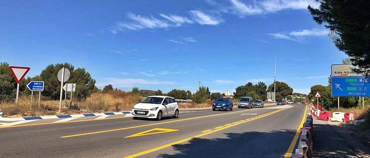 Acceso a la A7 desde la CV370, que implica el cruce de carril con la peligrosidad que conlleva. | LEVANTE-EMV