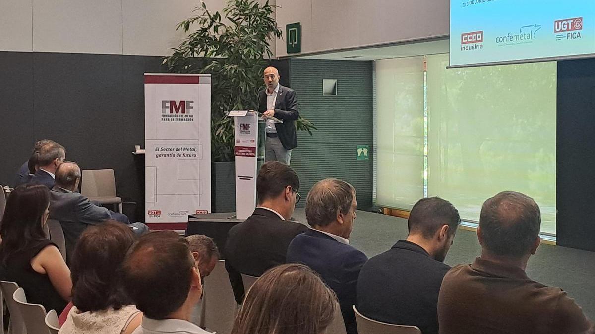 L'alcalde de Manresa, Marc Aloy, en la seva intervenció de benvinguda a l’Observatori Industrial del Metall, organitzat  a Món Sant Benet