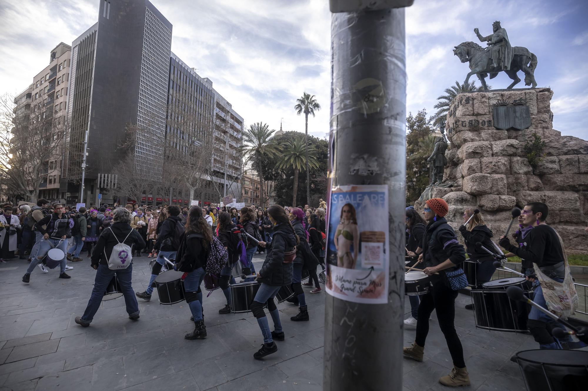 Manifestación feminista en Palma alternativa a favor de los derechos trans