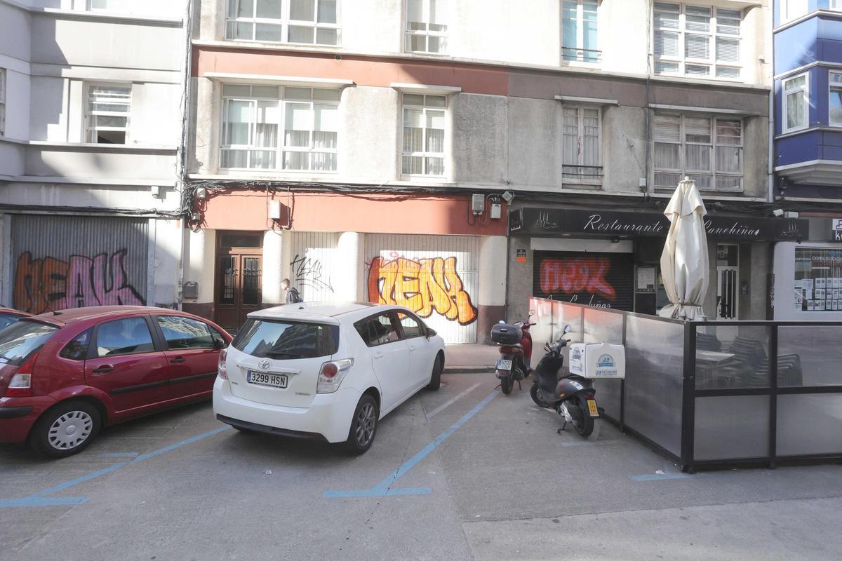 Oleada de grafitis la misma noche en seis bajos de Nicomedes Pastor Díaz Oleada de grafitis la misma noche en seis bajos de Nicomedes Pastor Díaz