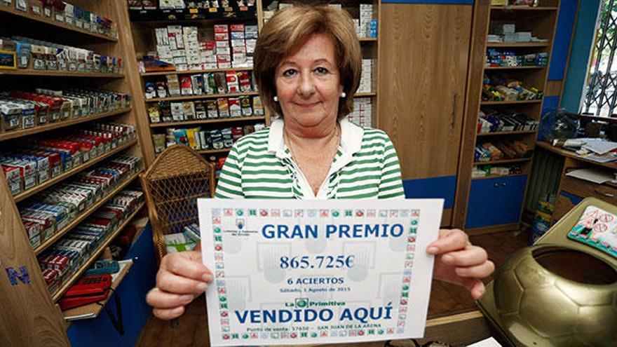 El estanco Begoña de San Juan de la Arena da un premio de la primitiva de 865.725 euros