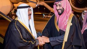 El príncipe heredero de Kuwait, Meshal al Ahmed al Jaber al Salah, y el de Arabia Saudí, Mohámed bin Salmán.