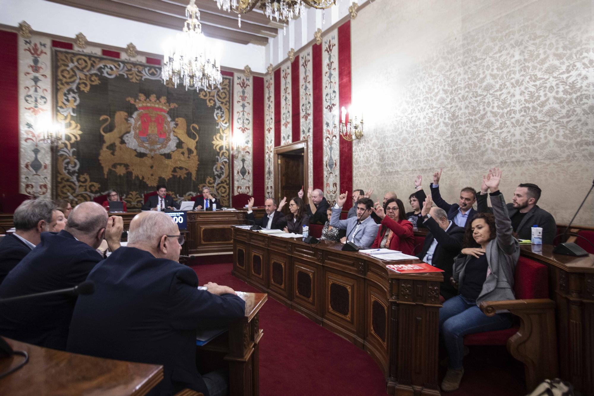 El bipartito se une a Vox en contra de la retirada de vestigios franquistas de las calles de Alicante