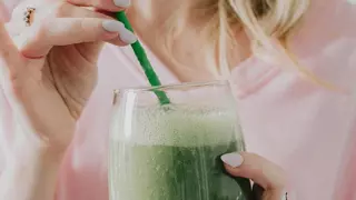 La bebida detox que estimula una pérdida de peso como la del Ozempic