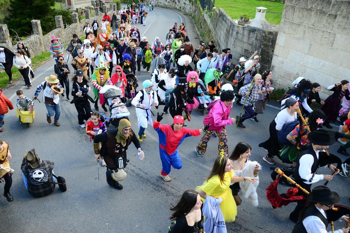 A primeira xornada do tradicional Entroido do Hío en imaxes (II)