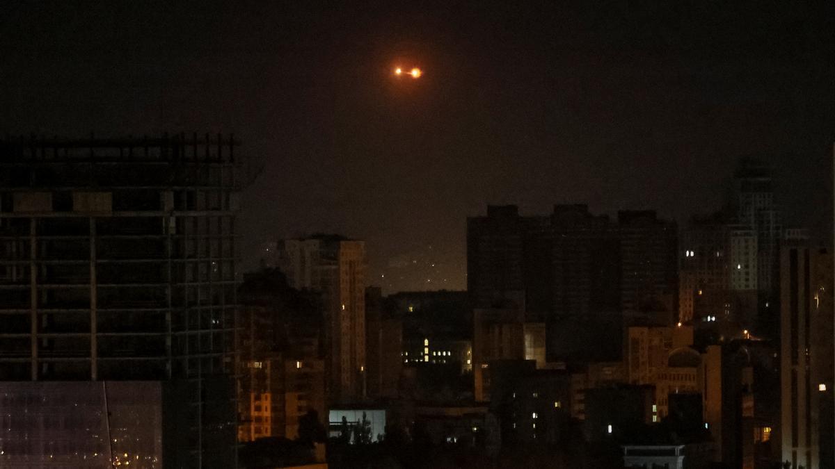 Un dron sobrevolando Kiev.