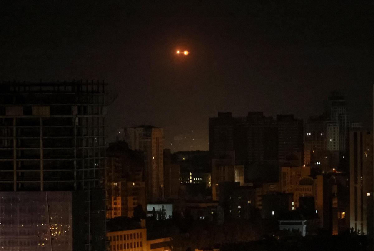 Un dron sobrevolando Kiev.