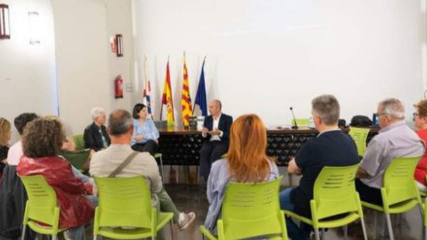 Román Abadías habla de ciencia y tecnología en una distendida charla