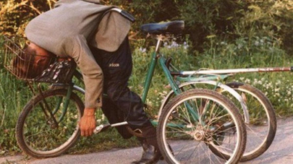 Se emborracha y se hace viral al volver a casa en bicicleta