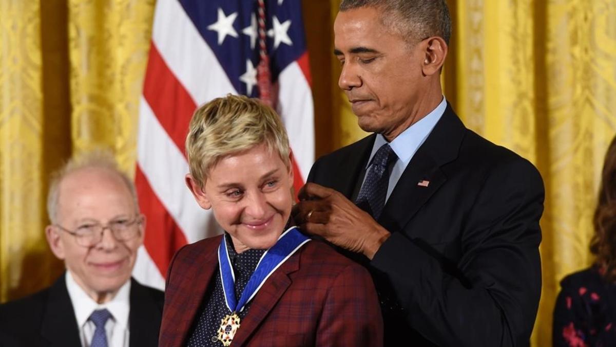 Barack Obama concede a la actriz y humorista Ellen DeGeneres la medalla de la Libertad.
