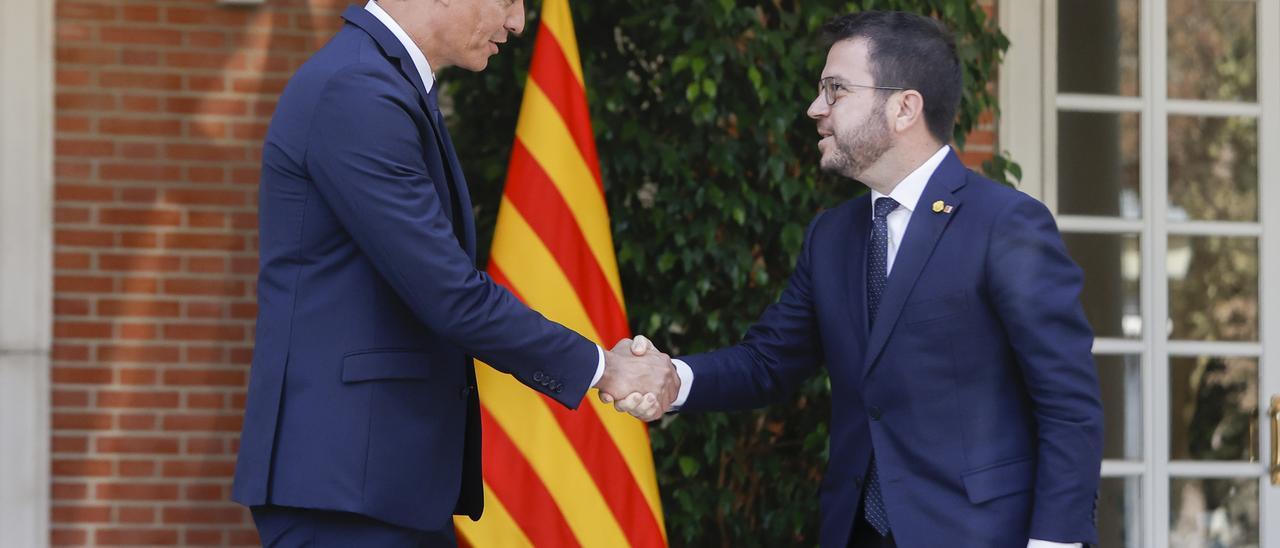 El presidente catalán, Pere Aragonès, y el jefe del Ejecutivo central, Pedro Sánchez, el pasado mes de julio en el palacio de la Moncloa.