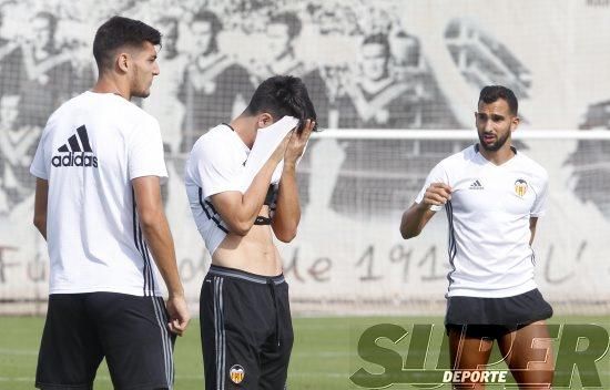 Caras largas tras perder ante el Betis