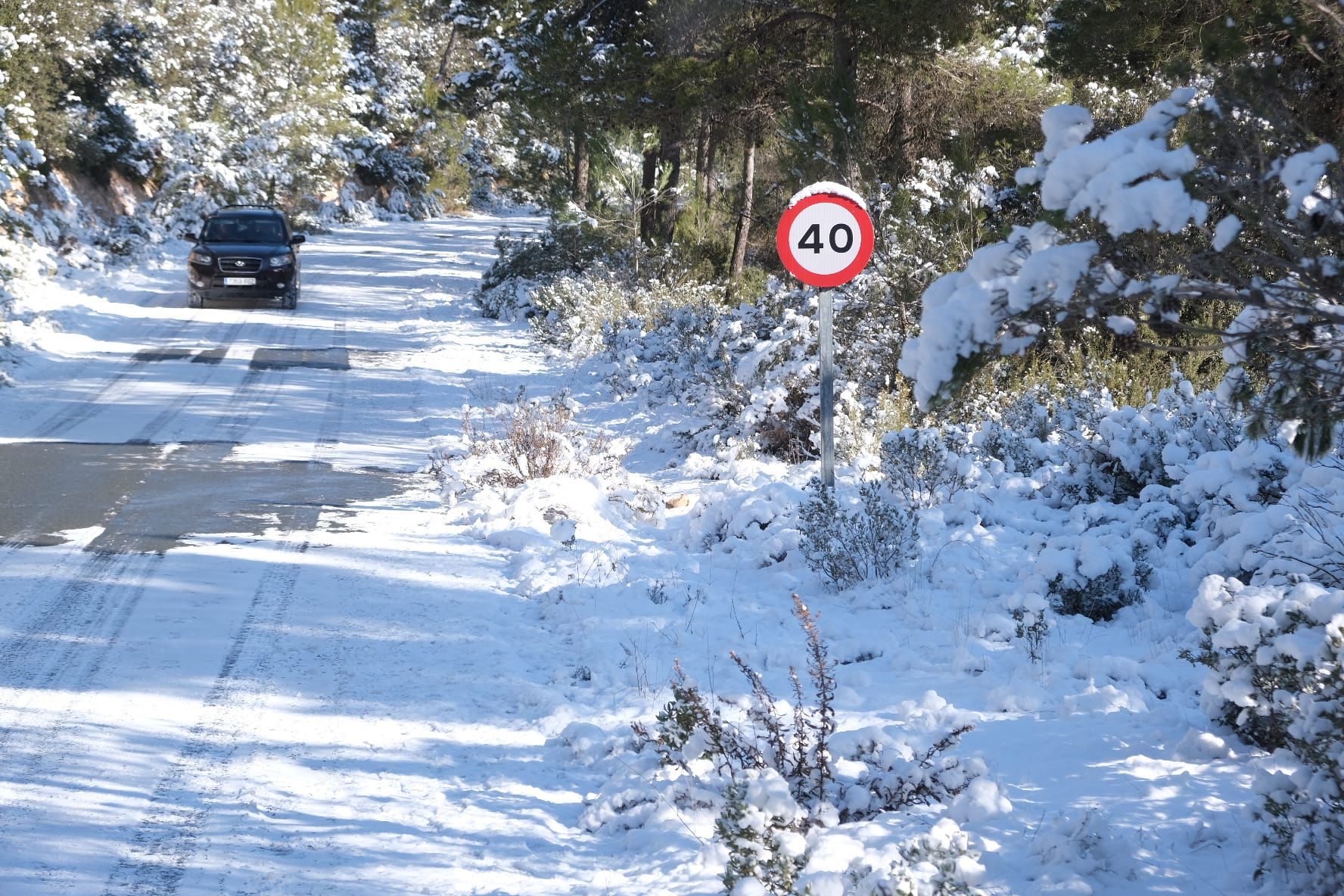 La nieve cubre de blanco el Xorret de Catí